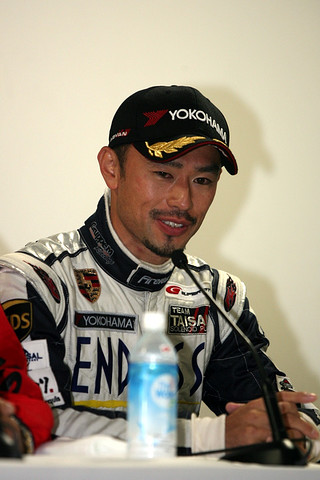 決勝記者会見: GT300クラス優勝の横溝直輝（エンドレス TAISAN 911）