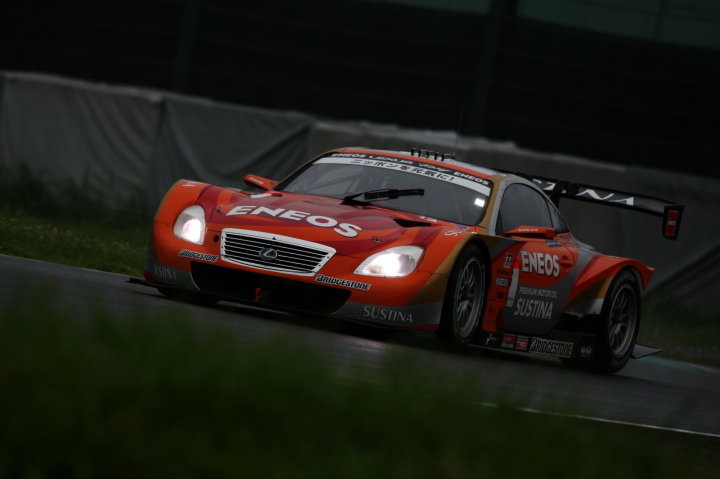 鈴鹿公式テスト: ENEOS SUSTINA SC430（伊藤大輔／大嶋和也組）