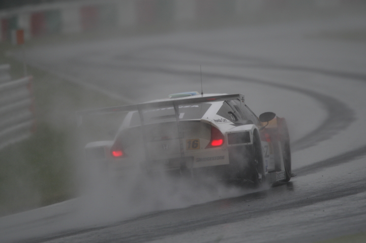 鈴鹿公式テスト: MUGEN CR-Z GT（武藤英紀／中嶋大祐組）