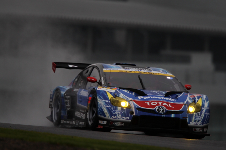 鈴鹿公式テスト: apr HASEPRO PRIUS GT（新田守男／嵯峨宏紀／中山雄一組）