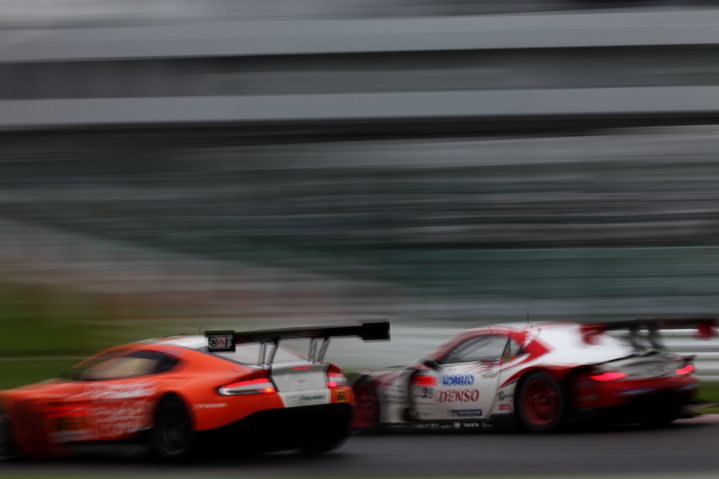 鈴鹿公式テスト: triple a Vantage GT3 and DENSO KOBELCO SC430