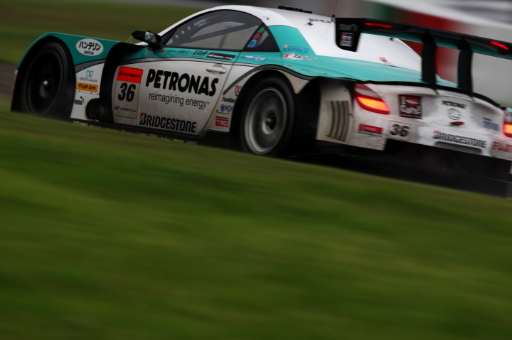 鈴鹿公式テスト: PETRONAS TOM'S SC430（中嶋一貴／ロイック・デュバル組）