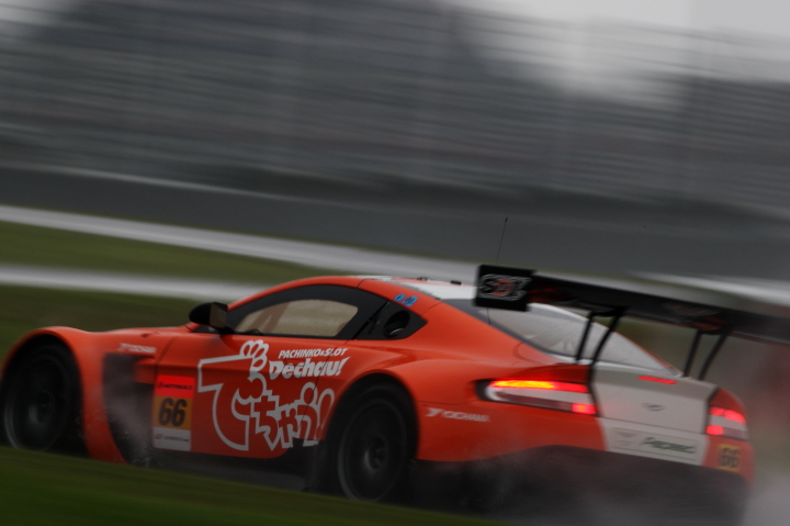 鈴鹿公式テスト: triple a Vantage GT3（星野一樹）