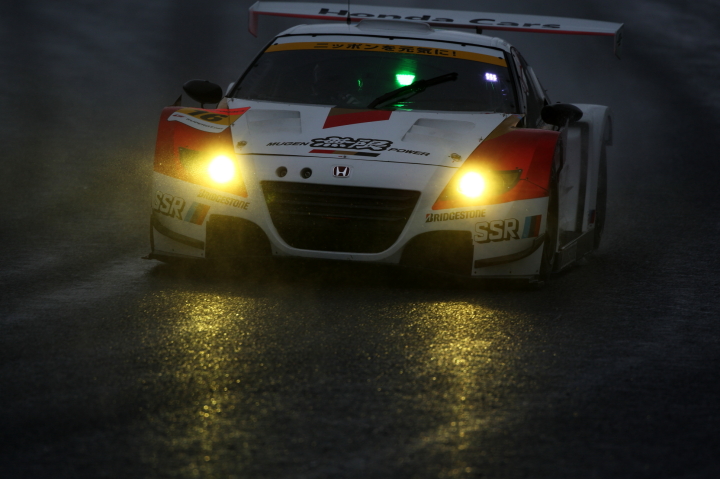 鈴鹿公式テスト: MUGEN CR-Z GT（武藤英紀／中嶋大祐組）