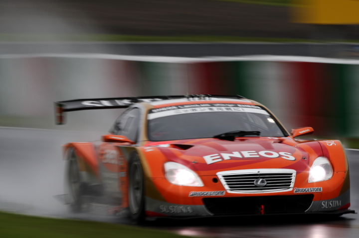 鈴鹿公式テスト: ENEOS SUSTINA SC430（伊藤大輔／大嶋和也組）