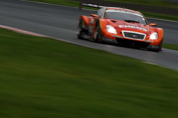 鈴鹿公式テスト: ENEOS SUSTINA SC430（伊藤大輔／大嶋和也組）