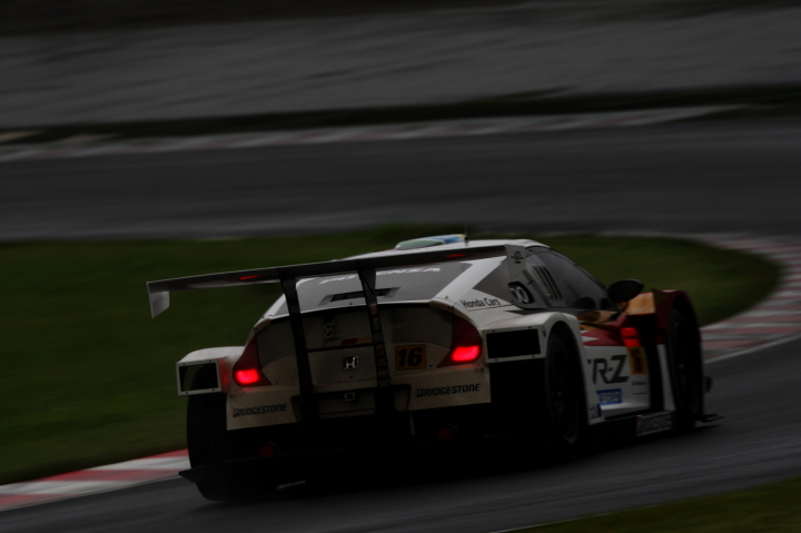 鈴鹿公式テスト: MUGEN CR-Z GT（武藤英紀／中嶋大祐組）