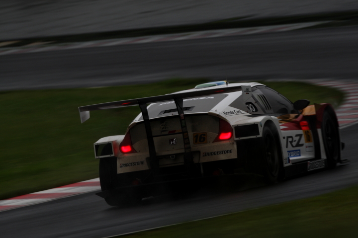 鈴鹿公式テスト: MUGEN CR-Z GT（武藤英紀／中嶋大祐組）