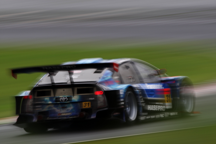 鈴鹿公式テスト: apr HASEPRO PRIUS GT（新田守男／嵯峨宏紀／中山雄一組）