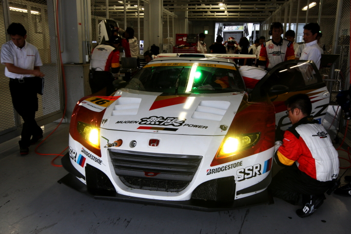 鈴鹿公式テスト: MUGEN CR-Z GT（武藤英紀／中嶋大祐組）