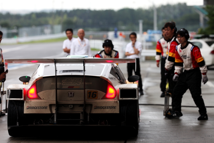 鈴鹿公式テスト: MUGEN CR-Z GT（武藤英紀／中嶋大祐組）