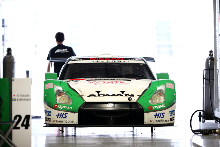 鈴鹿公式テスト: D'station ADVAN GT-R（安田裕信／ビヨン・ビルドハイム組）