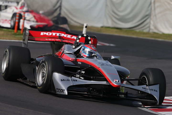 決勝レース1: 2位は松田次生（インパル）