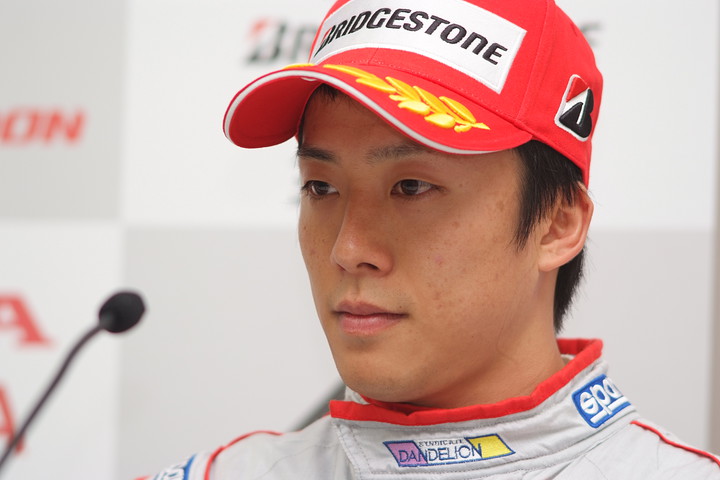 第1レース決勝記者会見: 優勝の伊沢拓也（ダンディライアン）