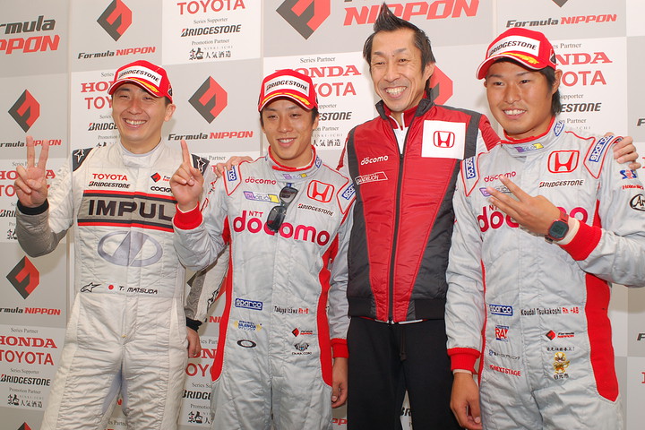 第1レース決勝記者会見フォトセッション: トップ3と優勝チーム監督