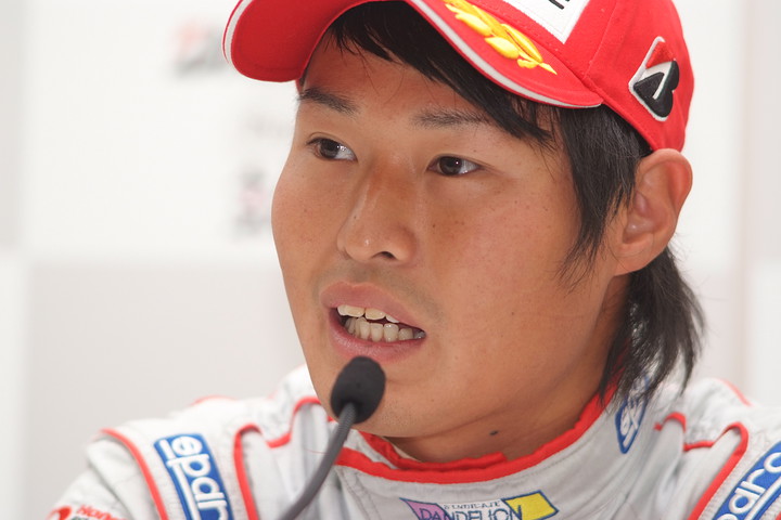 第1レース決勝記者会見: 3位の塚越広大（ダンディライアン）