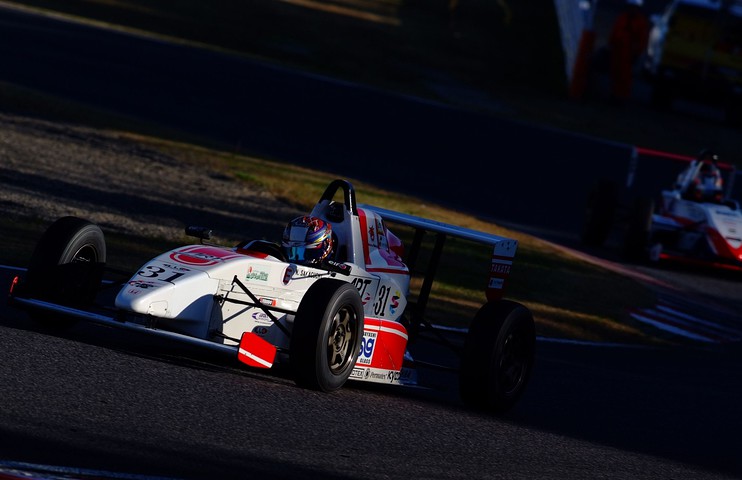 鈴鹿クラブマン最終戦S-FJ決勝: 優勝は阪口夏月で初