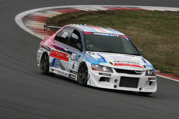 ST-2クラスのポールポジションは新菱オート☆DIXCELエボIX