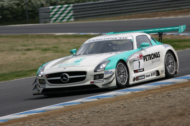 総合&GT3クラス優勝はPETRONAS SYNTIUM SLS AMG GT3（ファリーク・ハイルマン／ドミニク・アン／谷口信輝組）