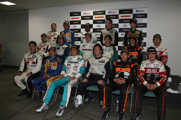 決勝記者会見: 各クラスの優勝ドライバーたち