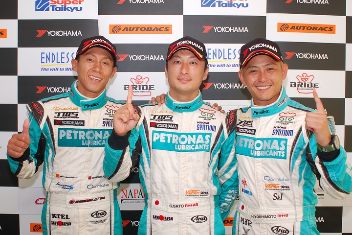 決勝記者会見: ST-3クラス優勝の吉本大樹／佐藤晋也／脇阪薫一（PETRONAS TWS GS350）