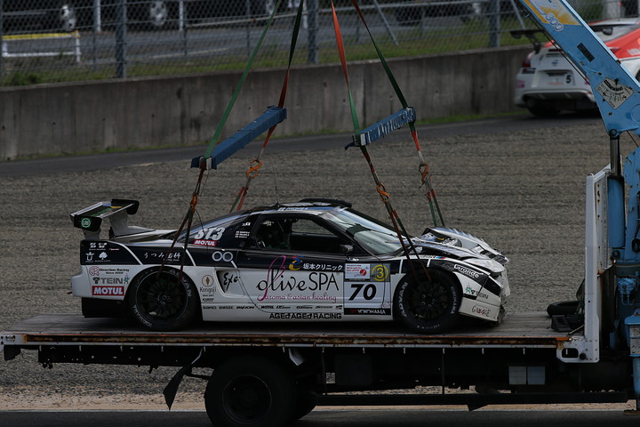 オープニングラップのバックストレートでクラッシュしたOlive SPA + KOTA RACING