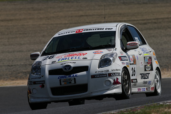 No.26 エンドレスアドバン日光ヴィッツ（山本幸彦／番場琢／いとうりな組）