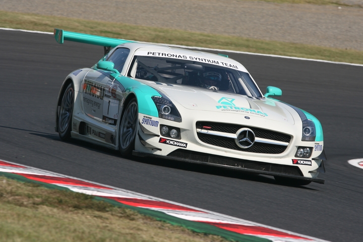 公式予選: GT3クラス予選2位も繰り上がり第1レースポール位置からスタートする1号車のPETRONAS SYNTIUM SLS AMG GT3