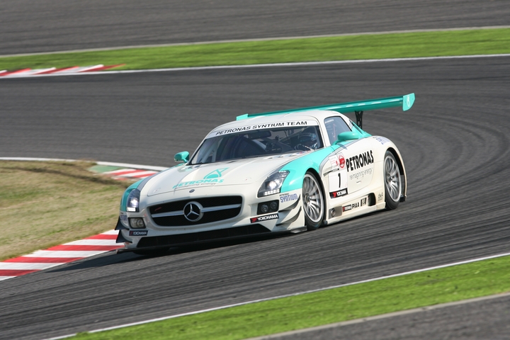 第1レース: 総合優勝はGT3クラスのPETRONAS SYNTIUM SLS AMG GT3（谷口信輝／ドミニク・アン／ファリーク・ハイルマン組）
