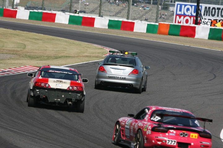 第1レース: SCが導入されたがほどなくして赤旗に切り替えられレースは中断、そして終了