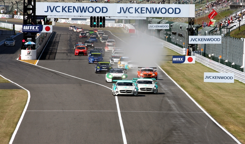 第2レース: 1時間の決勝レースがスタートした