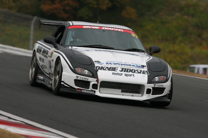 ST-3クラスのポールポジションは岡部自動車マイロード協新計測RX-7（小松一臣／杉林健一／増田芳信組）