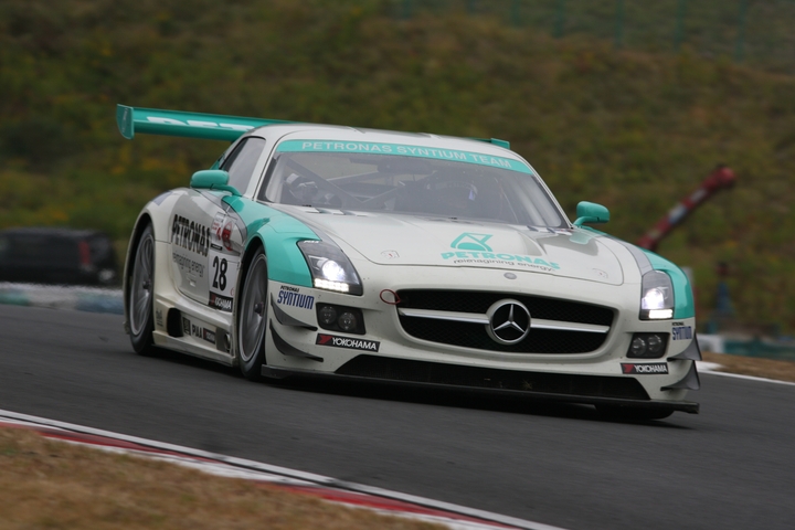 GT3クラスのポールポジションはPETRONAS SYNTIUM SLS AMG GT3（柳田真孝／ジョノ・レスター／メルビン・モー組）
