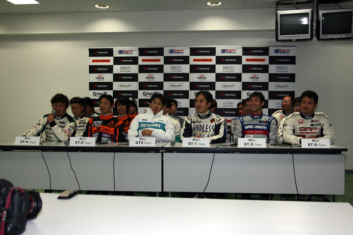 公式予選記者会見