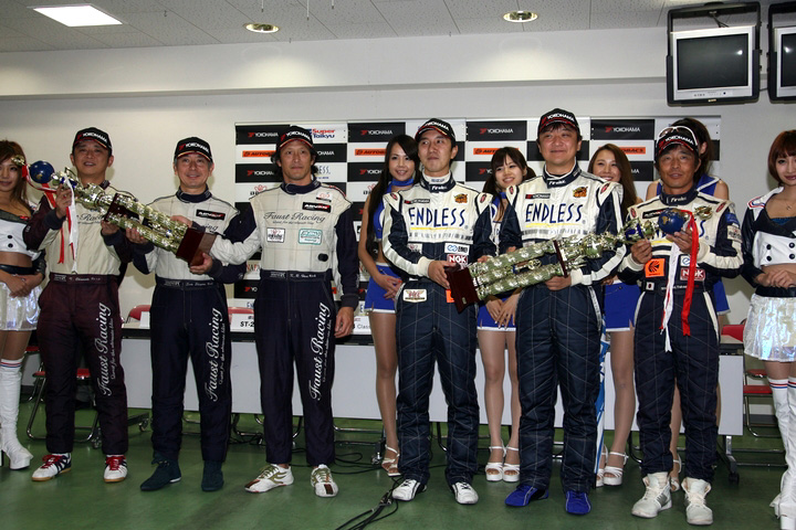 決勝レースフォトセッション: ST-1クラストップ2のドライバーたち