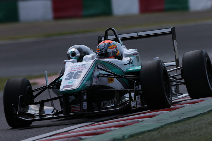 公式予選: ポールポジションは中山雄一（トムス）