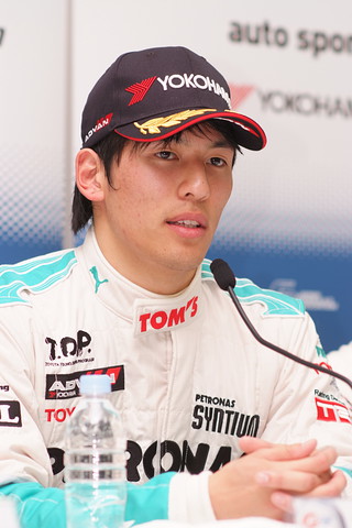 決勝記者会見: 2位の中山雄一（トムス）