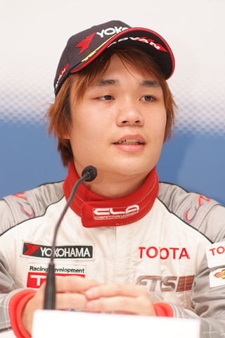 決勝記者会見: Nクラス2位のナニン・インドラ・パユーング（ピット・スピリット）