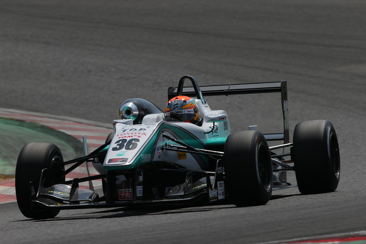 公式予選: ポールポジションは、中山雄一（トムス）