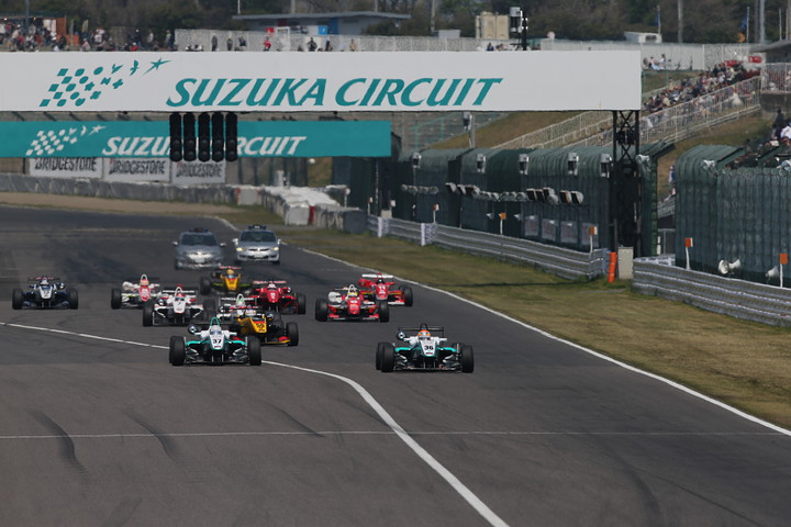 17周の決勝レースがスタートした