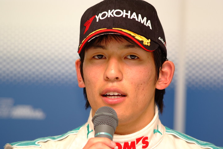 決勝記者会見: 優勝の中山雄一（トムス）