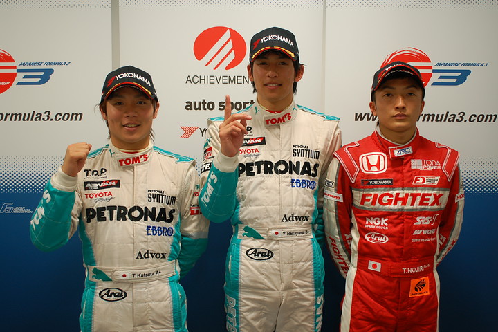 決勝記者会見フォトセッション: 総合のトップ3のドライバーたち