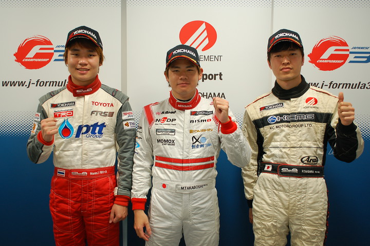 決勝記者会見フォトセッション: Nクラストップ3のドライバーたち