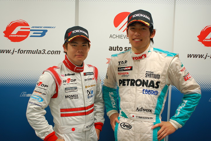 決勝記者会見フォトセッション: 総合とNクラス優勝のドライバーコンビ