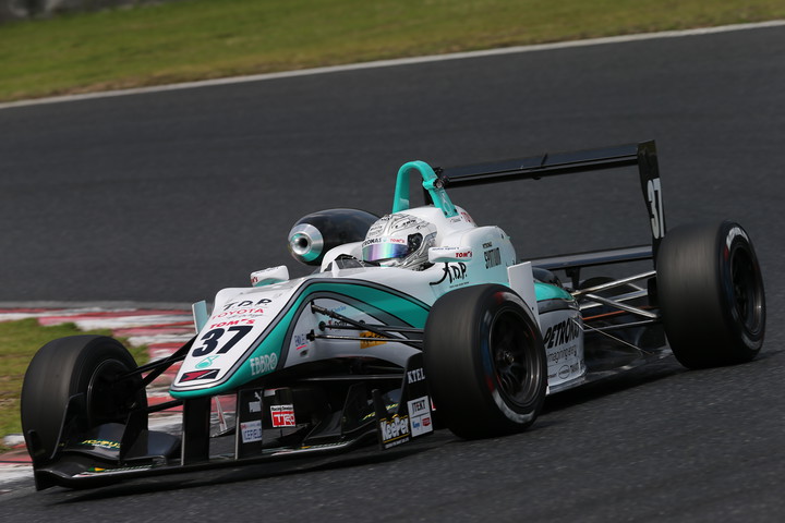 ポールポジションは勝田貴元（トムス）