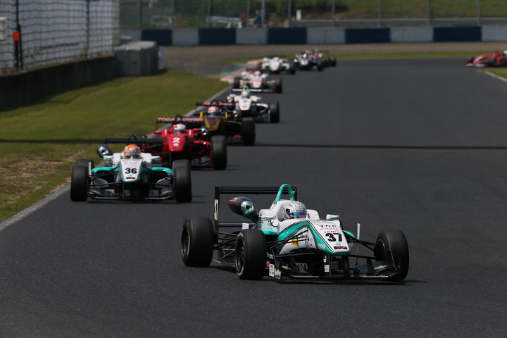 18周の決勝レースがスタートした