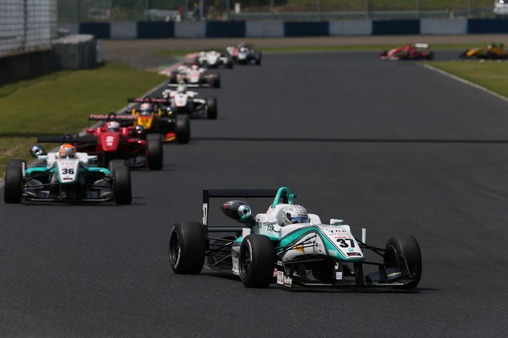 18周の決勝レースがスタートした