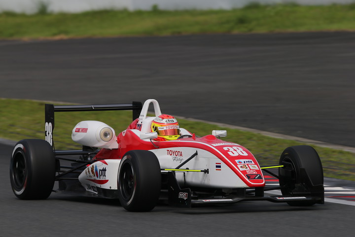 Nクラス決勝2位のナニン・インドラ・パユーング（トムススピリット）