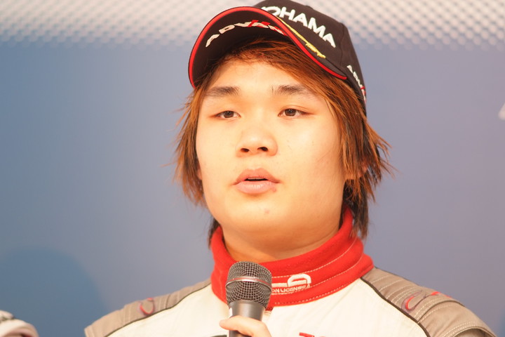 決勝記者会見: Nクラス決勝2位のナニン・インドラ・パユーング（トムススピリット）