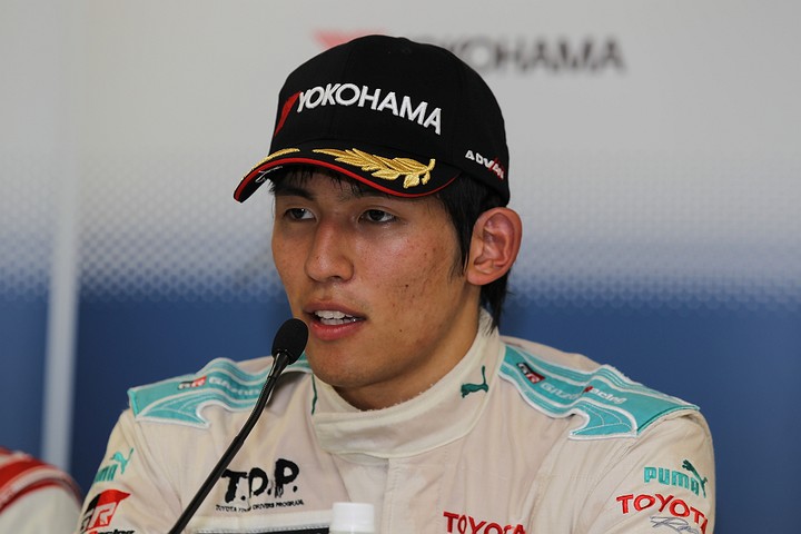 決勝記者会見: 優勝の中山雄一（トムス）